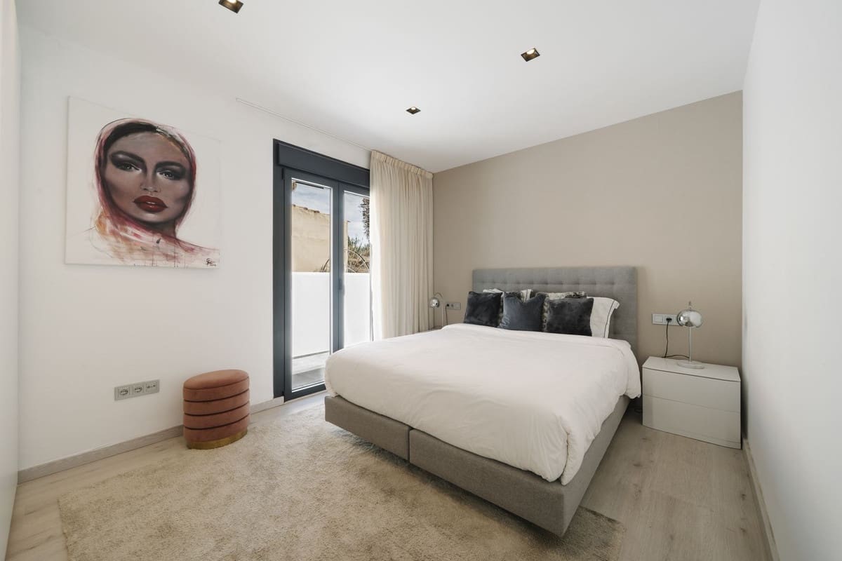 4 quarto Moradia para venda em Nueva Andalucia com piscina garagem - 2 359 000 € (Ref: 9830337)
