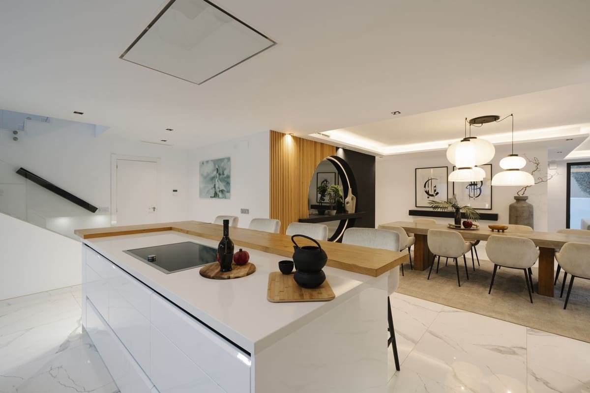 4 quarto Moradia para venda em Nueva Andalucia com piscina garagem - 2 359 000 € (Ref: 9830337)