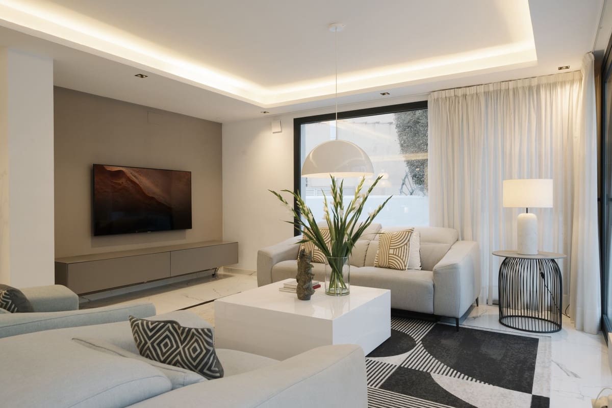 4 quarto Moradia para venda em Nueva Andalucia com piscina garagem - 2 359 000 € (Ref: 9830337)