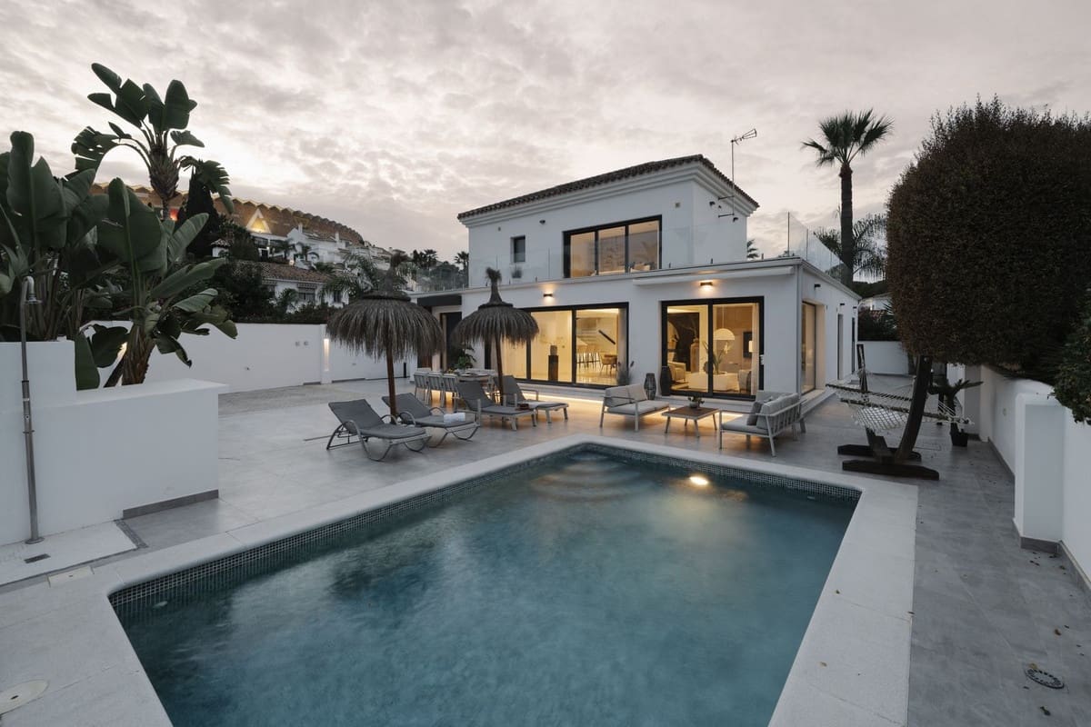 4 quarto Moradia para venda em Nueva Andalucia com piscina garagem - 2 359 000 € (Ref: 9830337)