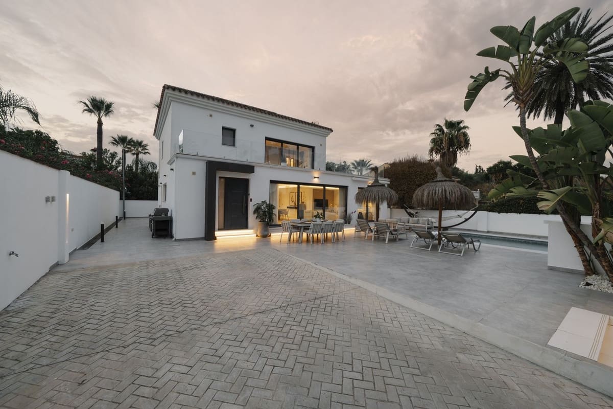 4 quarto Moradia para venda em Nueva Andalucia com piscina garagem - 2 359 000 € (Ref: 9830337)
