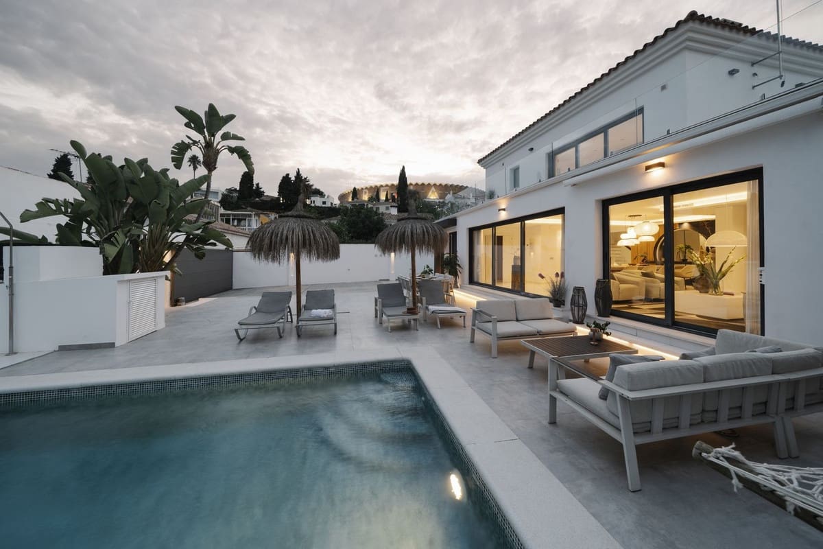 4 quarto Moradia para venda em Nueva Andalucia com piscina garagem - 2 359 000 € (Ref: 9830337)