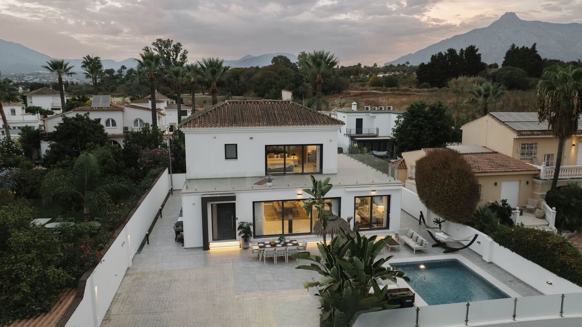4 quarto Moradia para venda em Nueva Andalucia com piscina garagem - 2 359 000 € (Ref: 9830337)