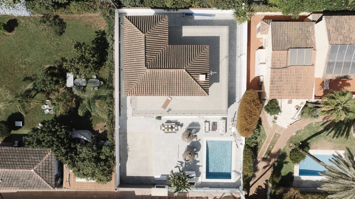 4 quarto Moradia para venda em Nueva Andalucia com piscina garagem - 2 359 000 € (Ref: 9830337)