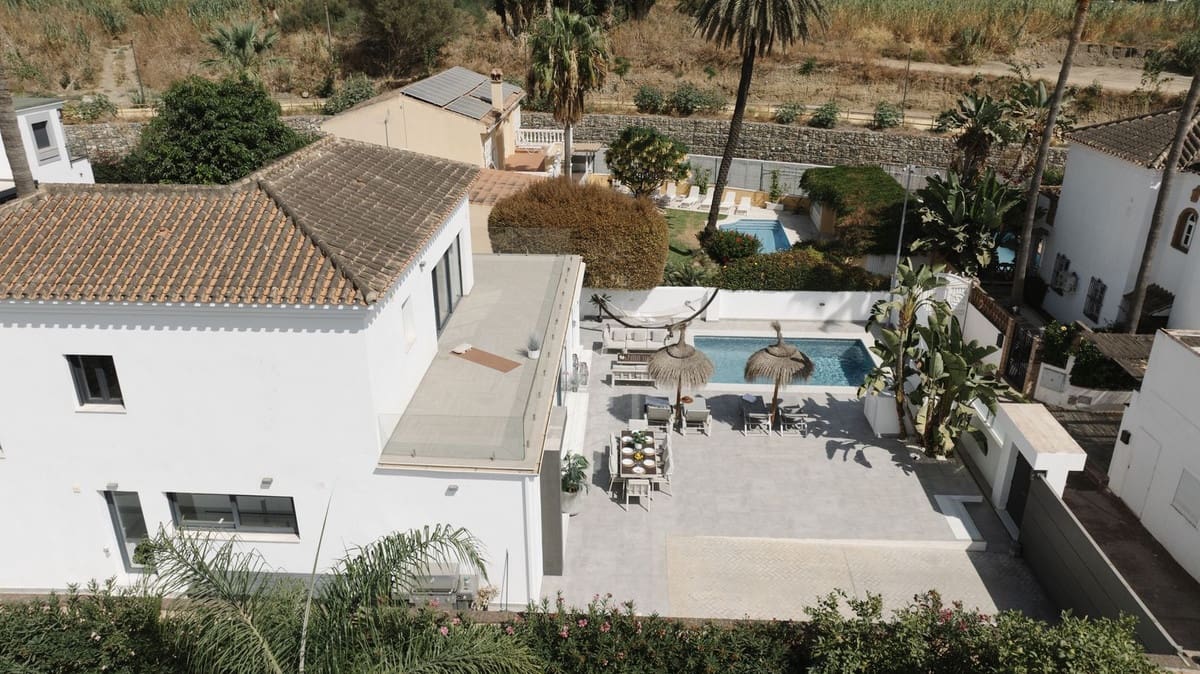 4 quarto Moradia para venda em Nueva Andalucia com piscina garagem - 2 359 000 € (Ref: 9830337)