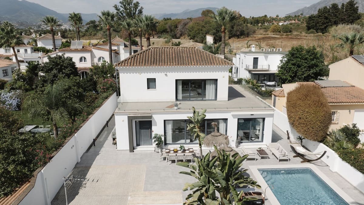 4 quarto Moradia para venda em Nueva Andalucia com piscina garagem - 2 359 000 € (Ref: 9830337)