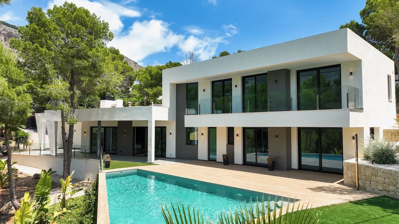 4 bedroom Villa for sale in Altea with pool garage - € 1,300,000 (Ref: 1860954)
