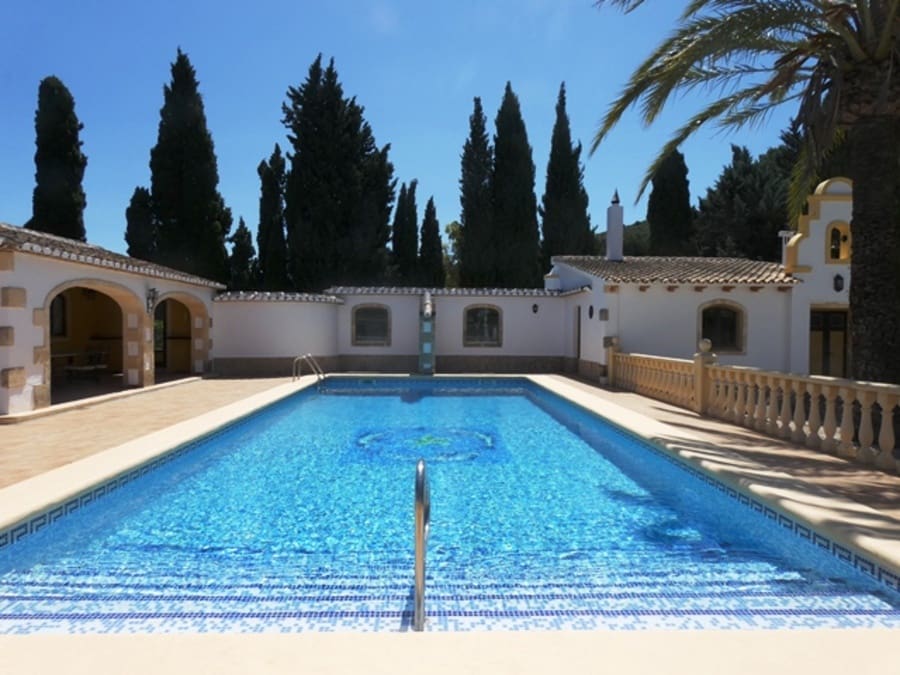 8 bedroom Villa for sale in Pedreguer with pool garage - € 1,300,000 (Ref: 1860956)