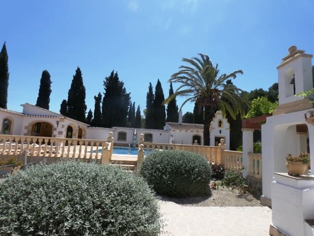 8 bedroom Villa for sale in Pedreguer with pool garage - € 1,300,000 (Ref: 1860956)