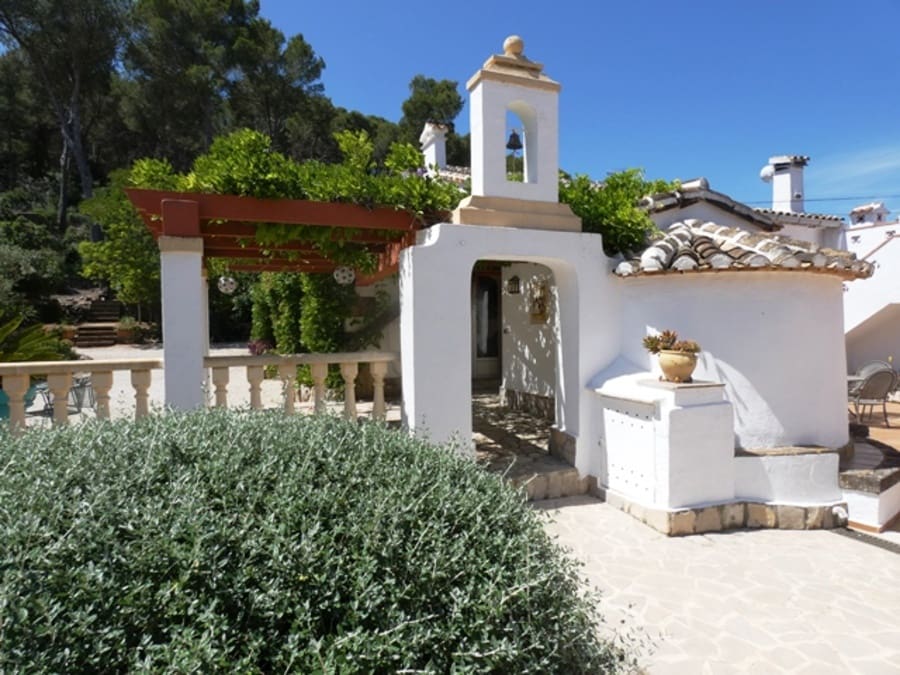 8 bedroom Villa for sale in Pedreguer with pool garage - € 1,300,000 (Ref: 1860956)