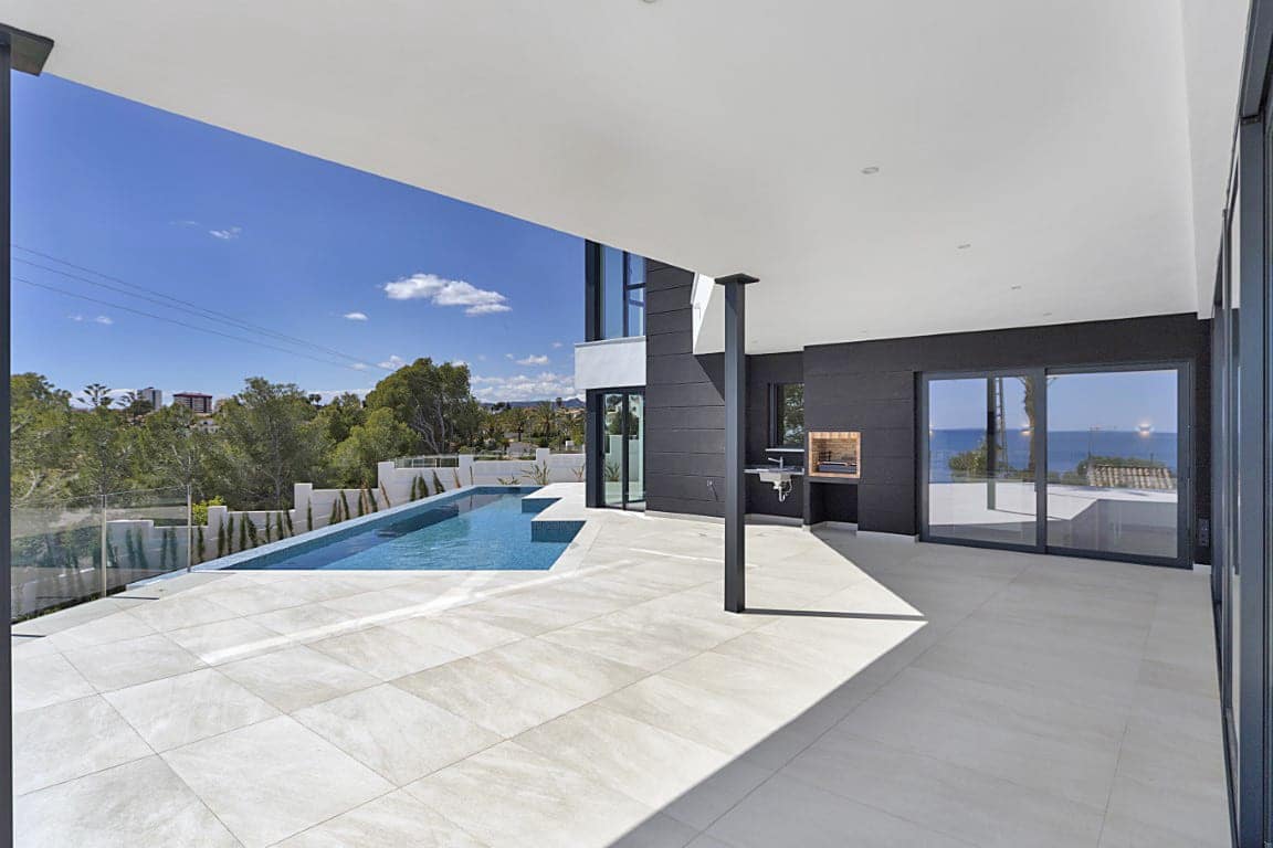 5 bedroom Villa for sale in Calpe / Calp with pool garage - € 2,350,000 (Ref: 1898060)