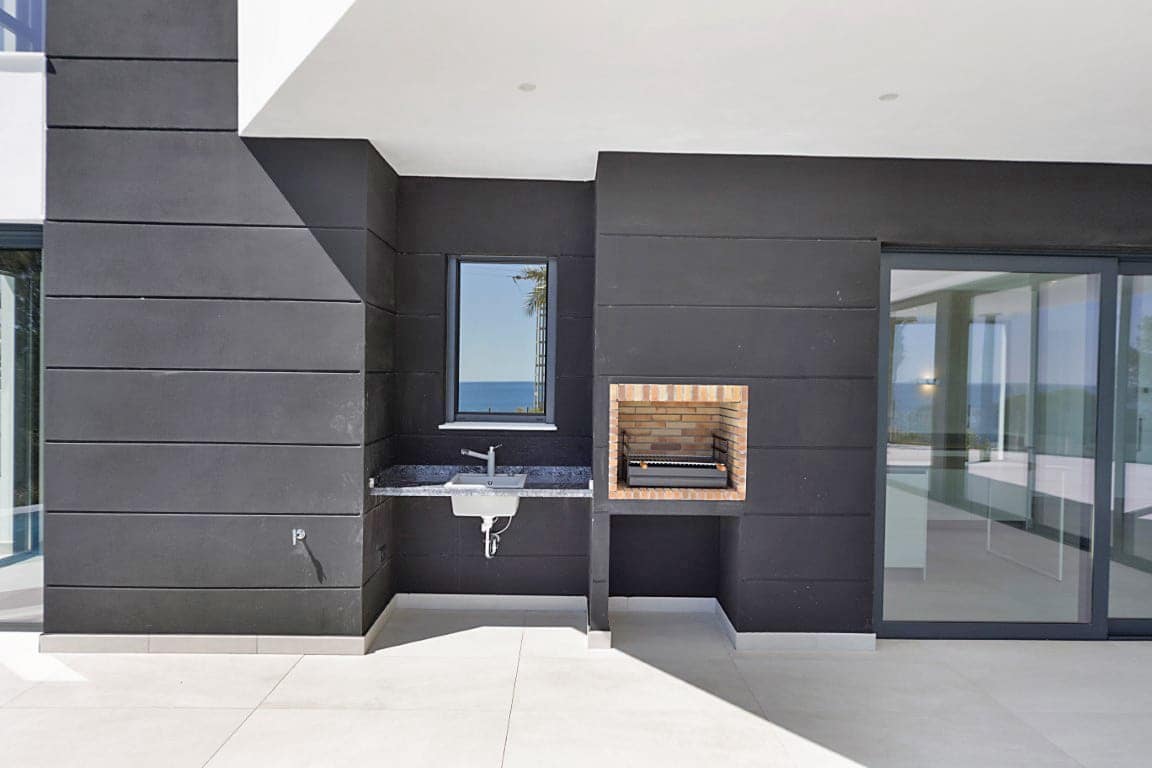 5 bedroom Villa for sale in Calpe / Calp with pool garage - € 2,350,000 (Ref: 1898060)