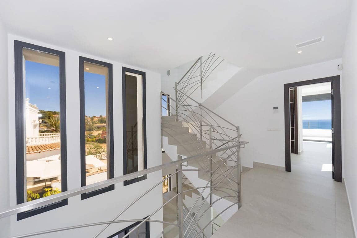 5 bedroom Villa for sale in Calpe / Calp with pool garage - € 2,350,000 (Ref: 1898060)