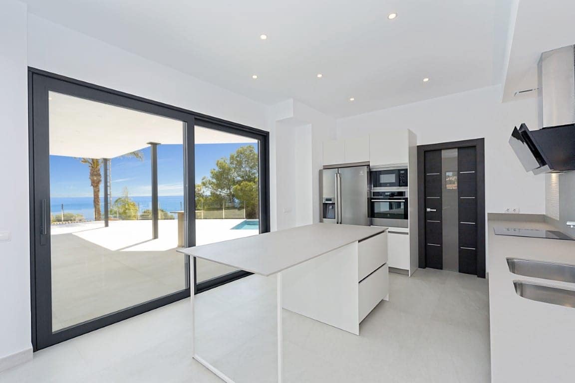 5 bedroom Villa for sale in Calpe / Calp with pool garage - € 2,350,000 (Ref: 1898060)