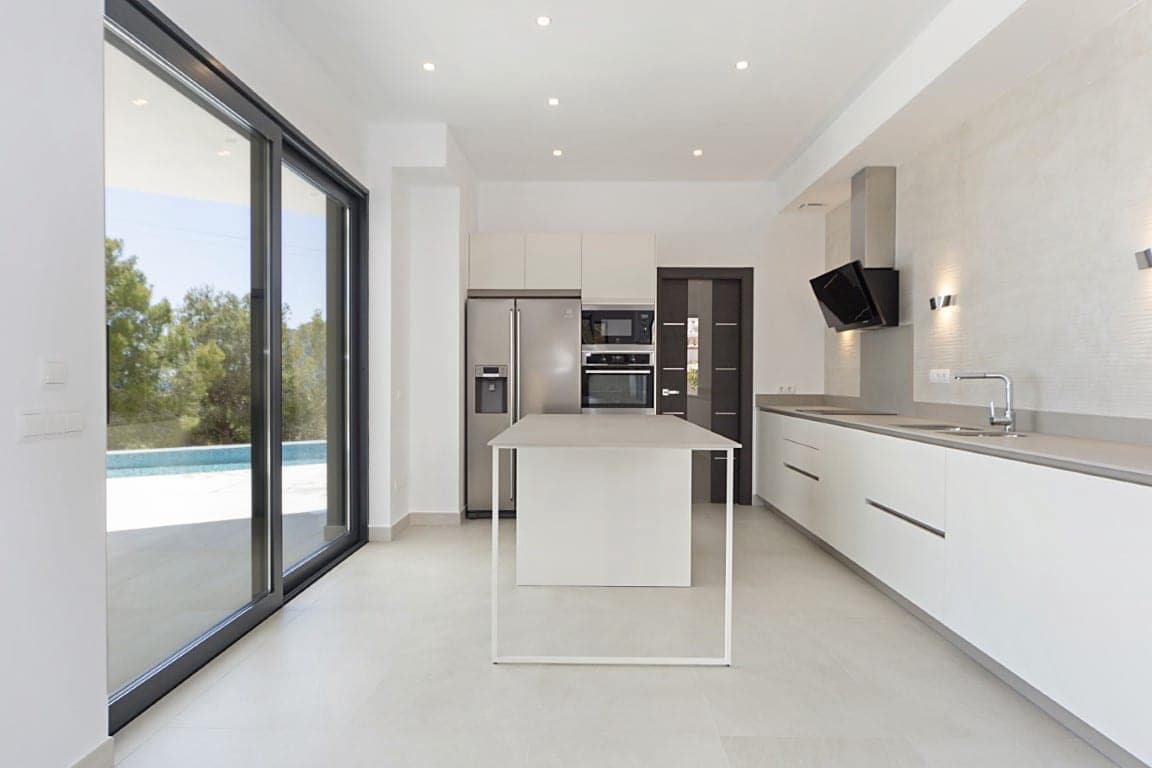 5 bedroom Villa for sale in Calpe / Calp with pool garage - € 2,350,000 (Ref: 1898060)