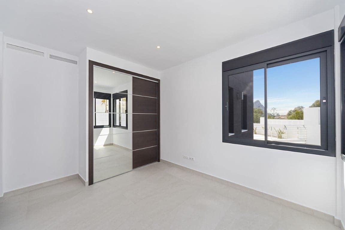 5 bedroom Villa for sale in Calpe / Calp with pool garage - € 2,350,000 (Ref: 1898060)