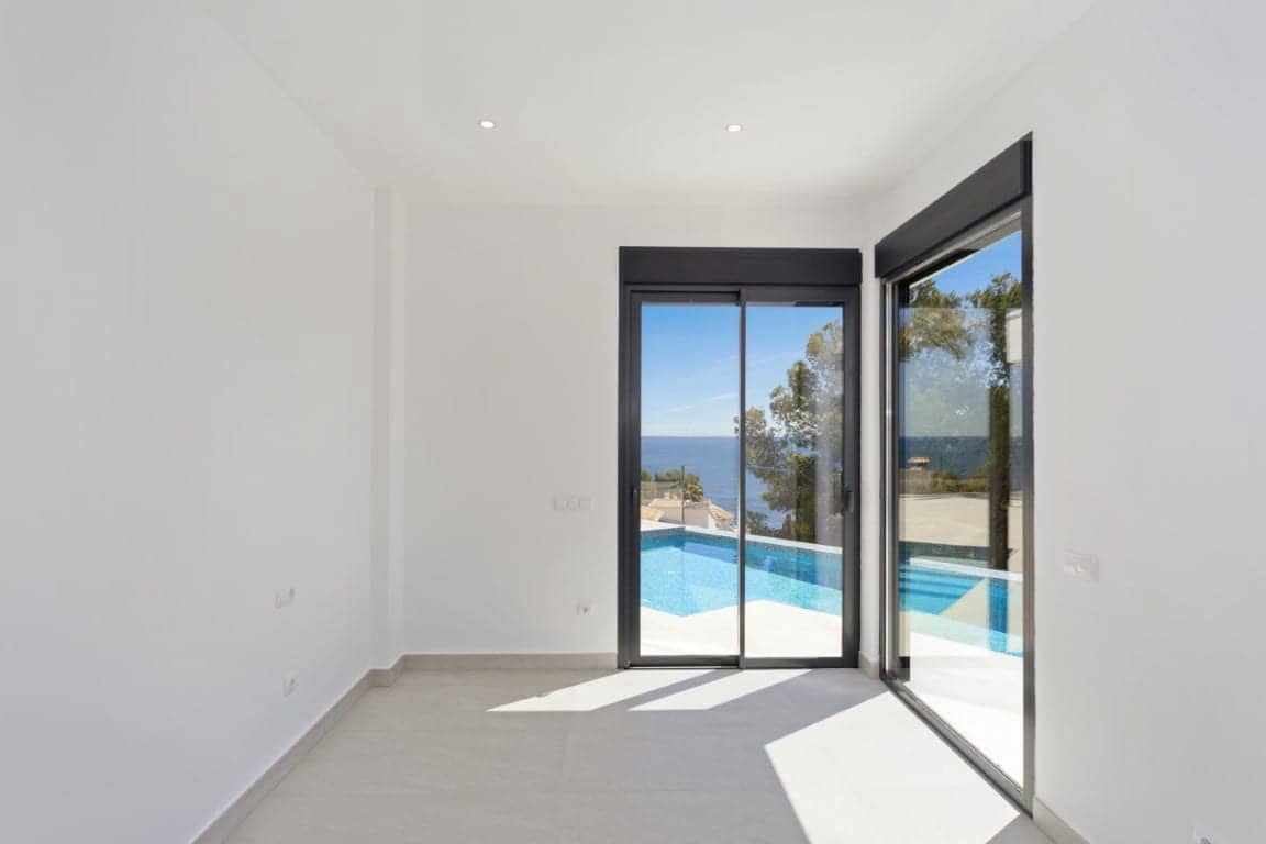 5 bedroom Villa for sale in Calpe / Calp with pool garage - € 2,350,000 (Ref: 1898060)