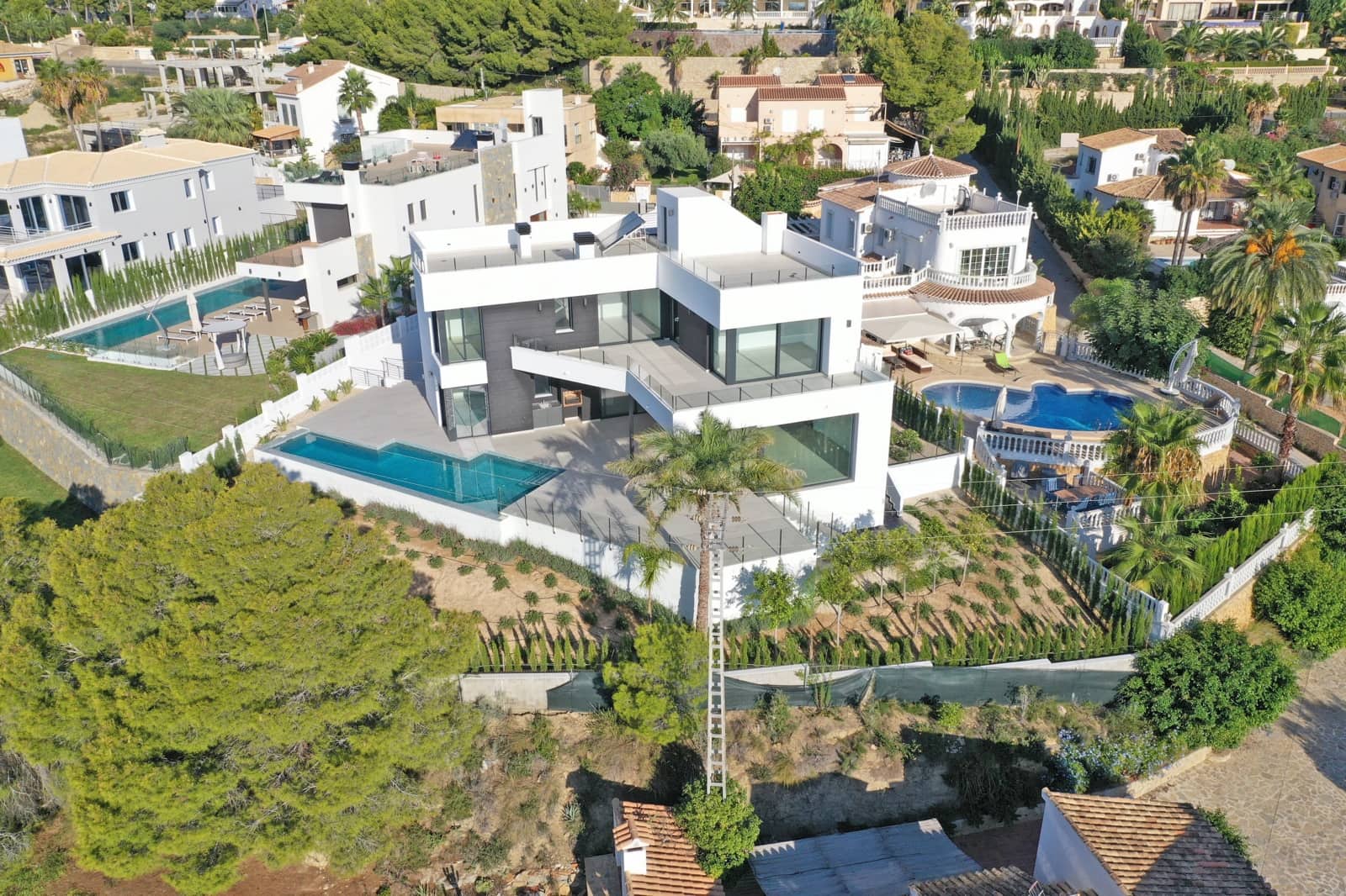 5 bedroom Villa for sale in Calpe / Calp with pool garage - € 2,350,000 (Ref: 1898060)