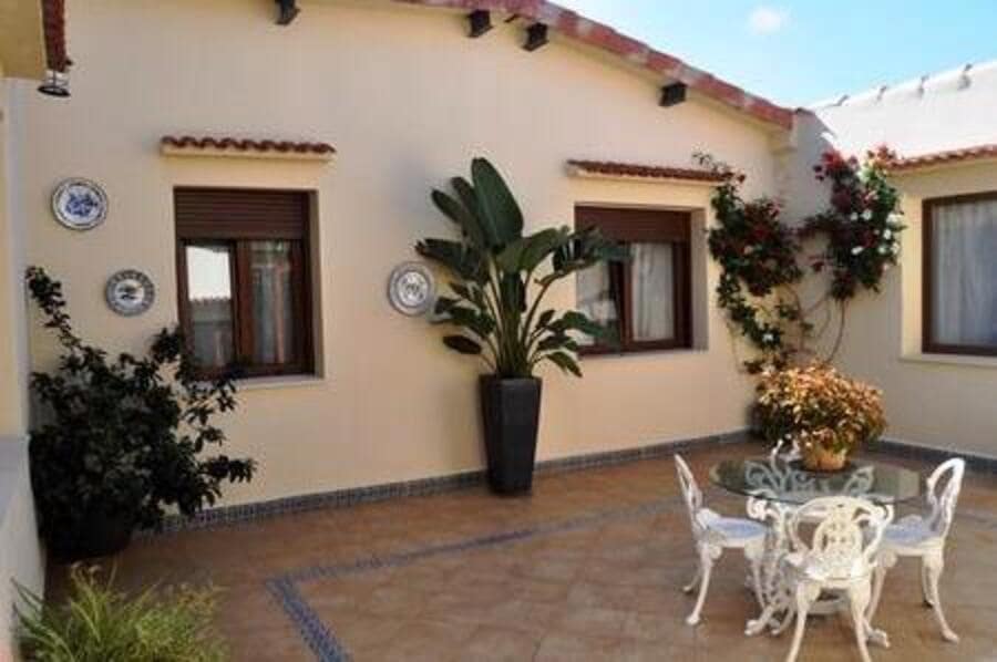 5 bedroom Villa for sale in Denia with pool - € 795,000 (Ref: 1906317)
