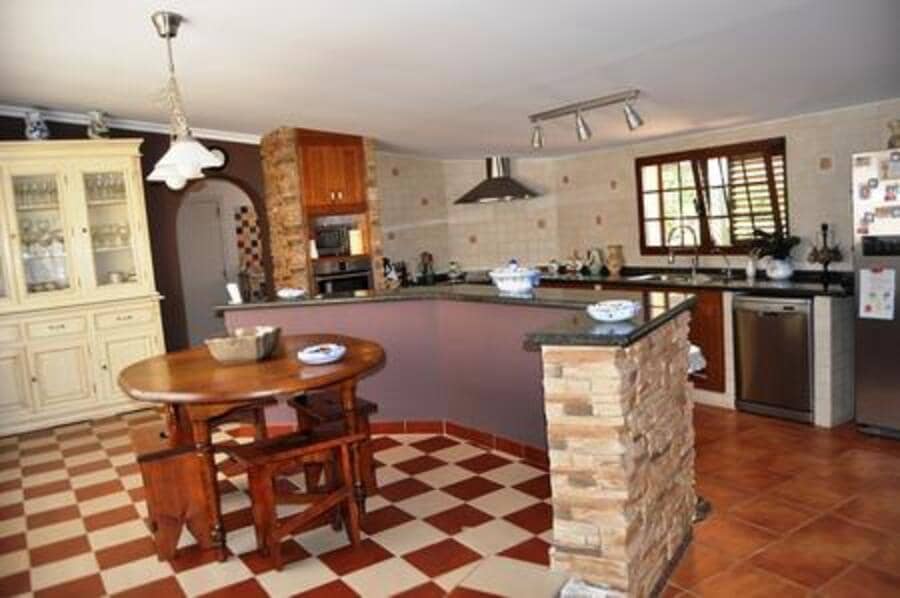 5 bedroom Villa for sale in Denia with pool - € 795,000 (Ref: 1906317)