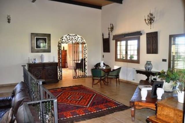 5 bedroom Villa for sale in Dénia with pool - € 795,000 (Ref: 1906317)