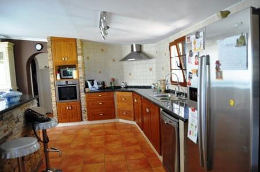 5 bedroom Villa for sale in Denia with pool - € 795,000 (Ref: 1906317)