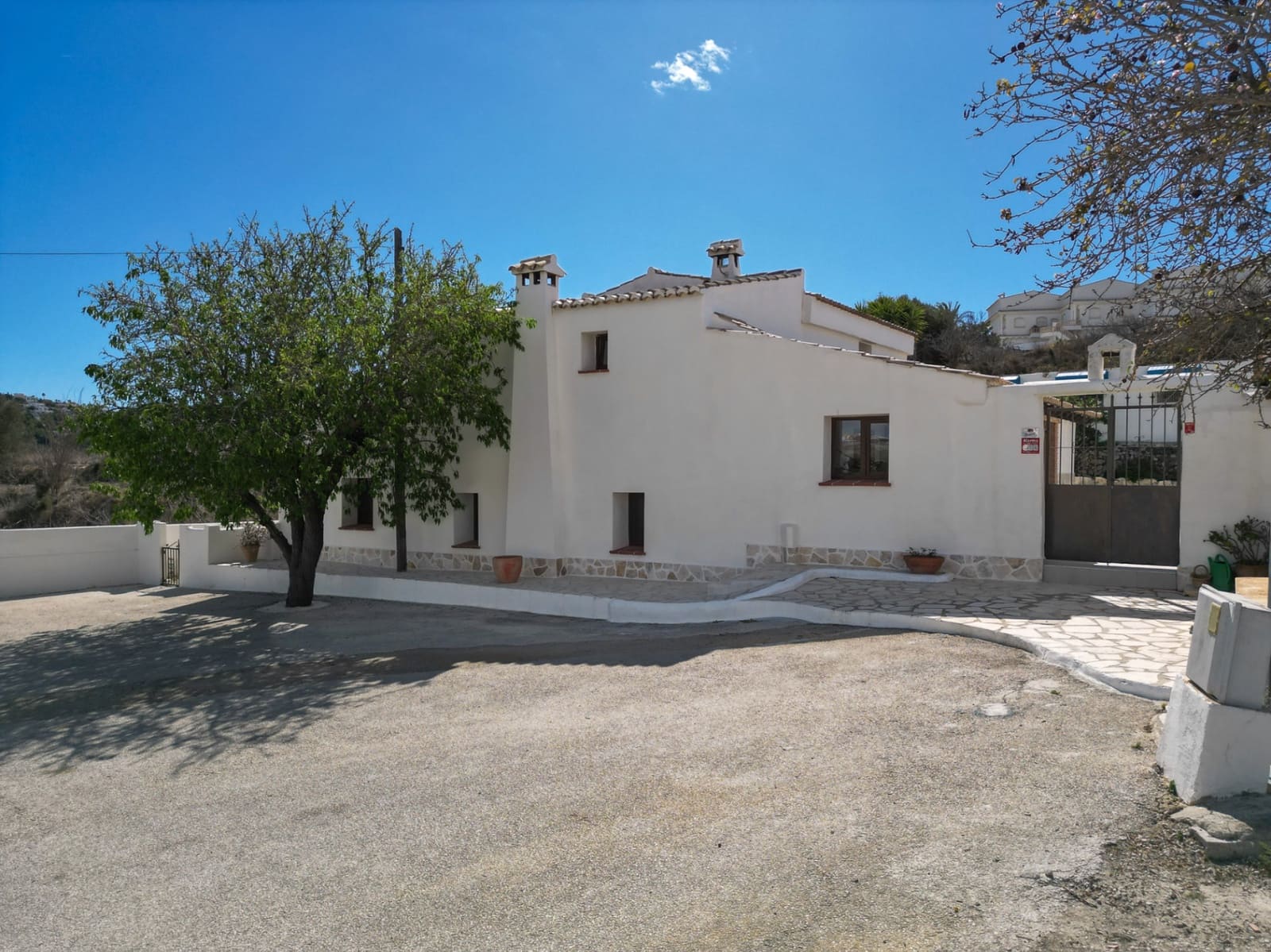 5 bedroom Villa for sale in Moraira with garage - € 599,000 (Ref: 2163028)