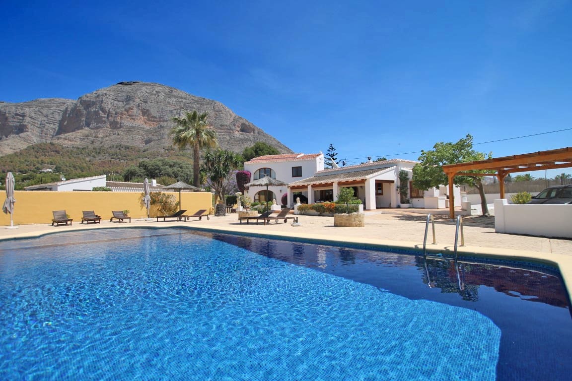 7 bedroom Villa for sale in Javea / Xabia with pool garage - € 949,000 (Ref: 2577006)