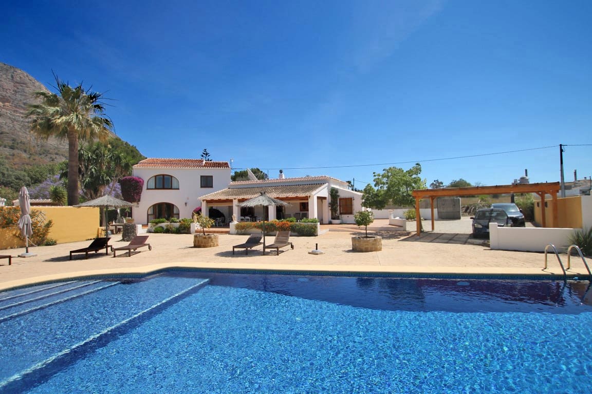 7 bedroom Villa for sale in Javea / Xabia with pool garage - € 949,000 (Ref: 2577006)