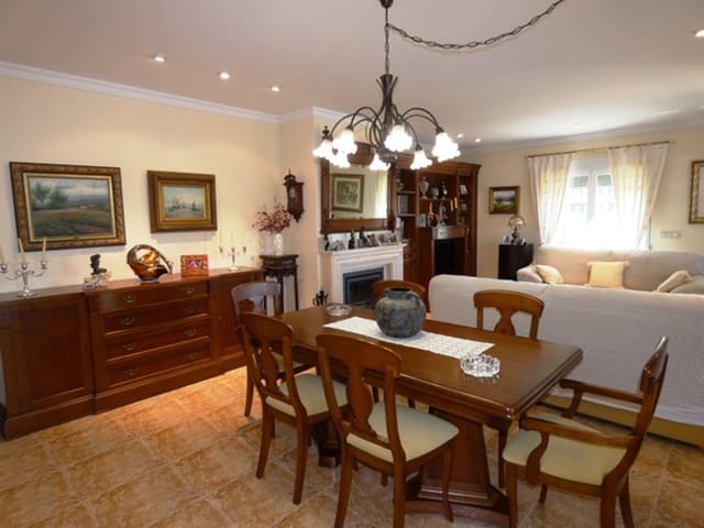 5 bedroom Villa for sale in Dénia - € 745,000 (Ref: 4612548)