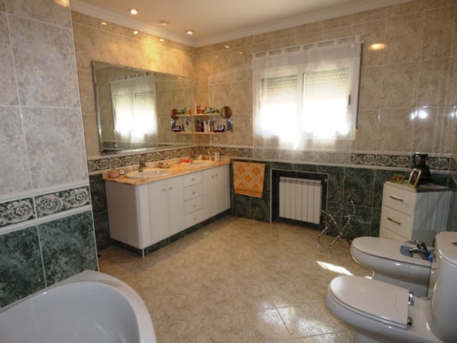 5 bedroom Villa for sale in Denia - € 745,000 (Ref: 4612548)