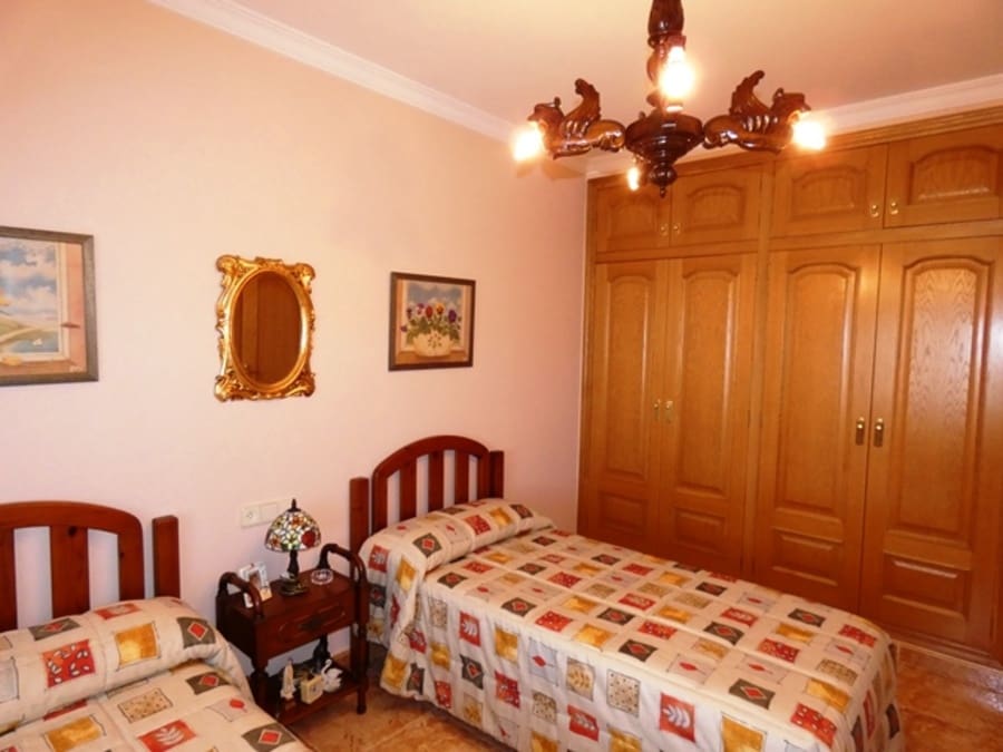 5 bedroom Villa for sale in Denia - € 745,000 (Ref: 4612548)