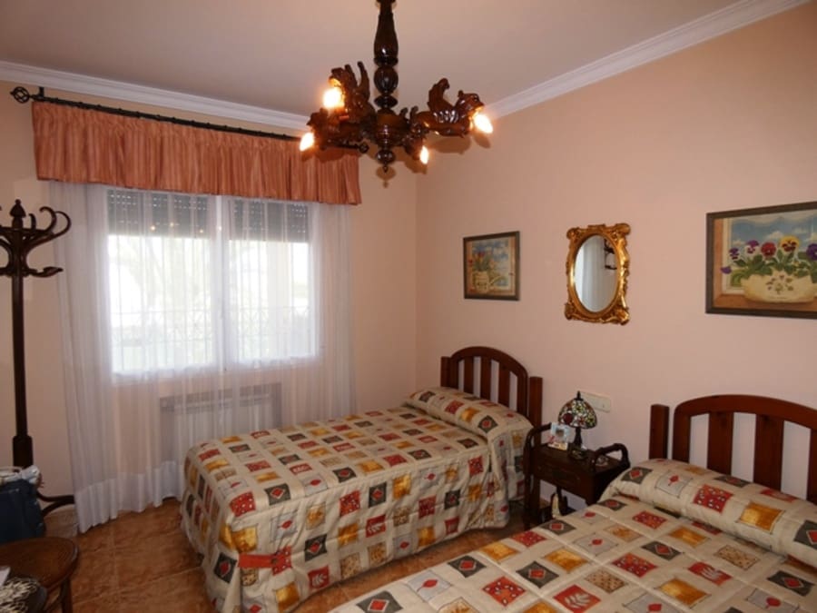 5 bedroom Villa for sale in Denia - € 745,000 (Ref: 4612548)