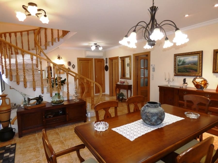 5 bedroom Villa for sale in Denia - € 745,000 (Ref: 4612548)