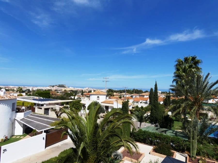5 bedroom Villa for sale in Denia - € 745,000 (Ref: 4612548)