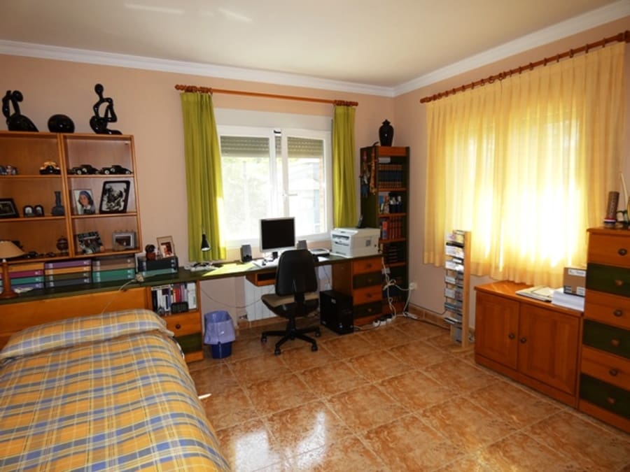 5 bedroom Villa for sale in Denia - € 745,000 (Ref: 4612548)