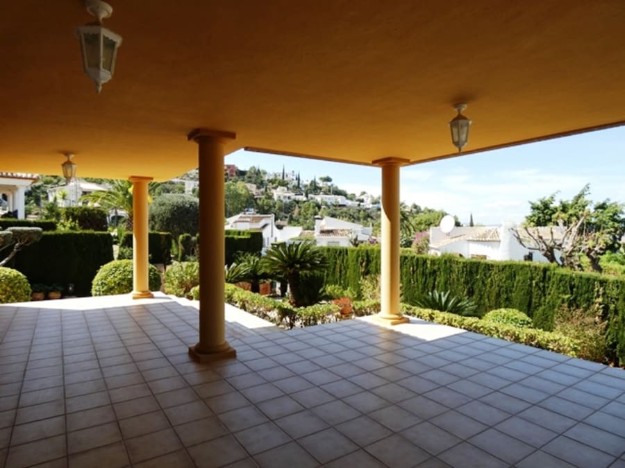 5 bedroom Villa for sale in Denia - € 745,000 (Ref: 4612548)