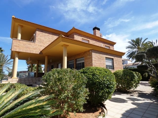 5 bedroom Villa for sale in Dénia - € 745,000 (Ref: 4612548)