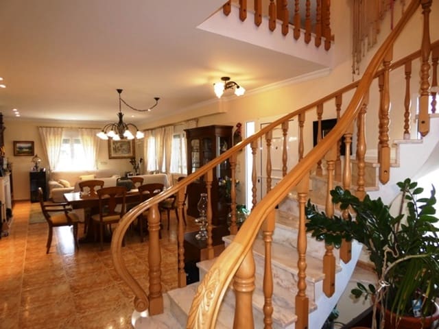 5 bedroom Villa for sale in Dénia - € 745,000 (Ref: 4612548)