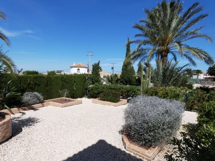 5 bedroom Villa for sale in Denia - € 745,000 (Ref: 4612548)