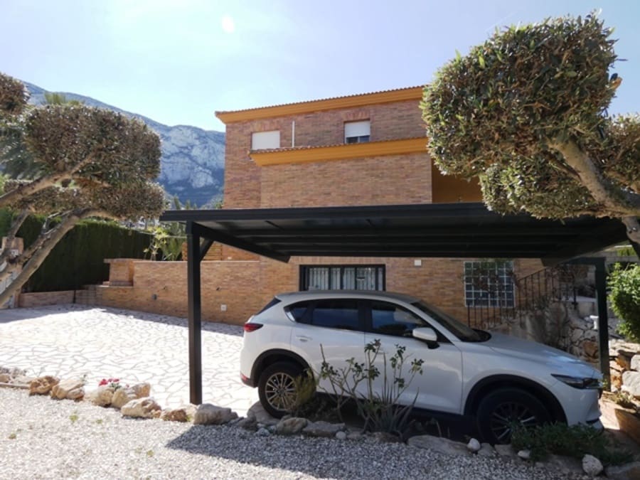 5 bedroom Villa for sale in Denia - € 745,000 (Ref: 4612548)