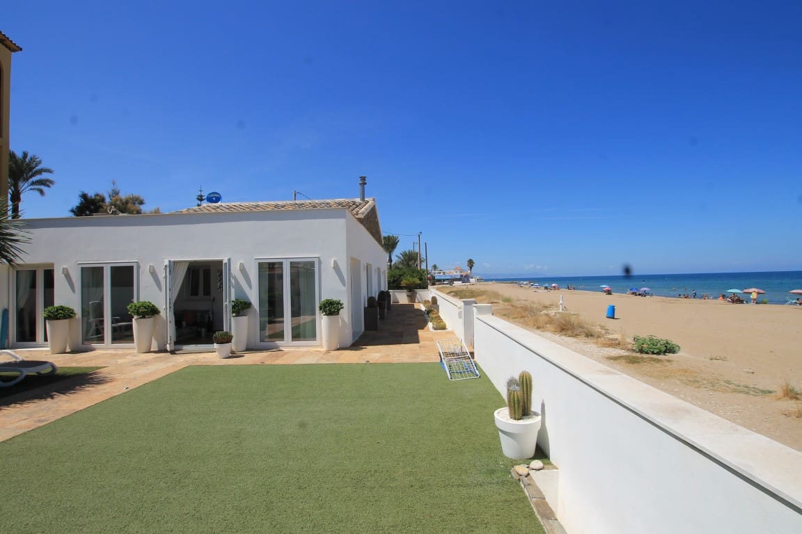 3 bedroom Villa for sale in Denia - € 895,000 (Ref: 4612557)