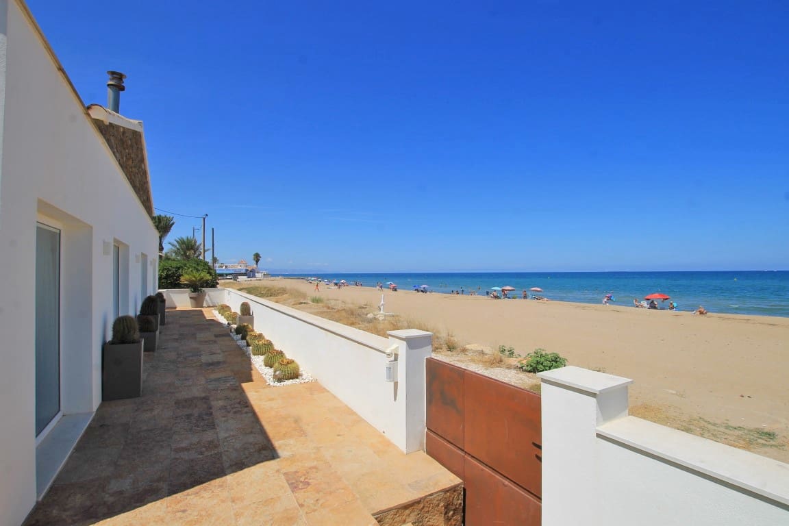 3 bedroom Villa for sale in Denia - € 895,000 (Ref: 4612557)