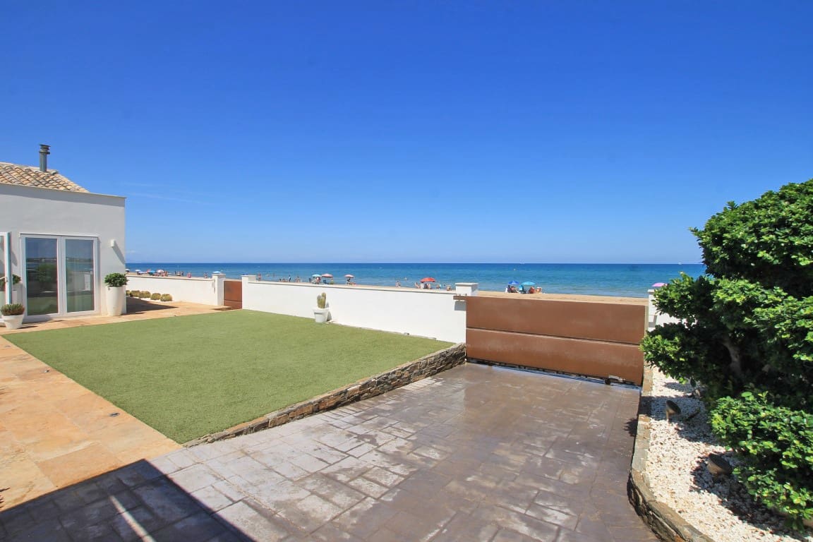 3 bedroom Villa for sale in Denia - € 895,000 (Ref: 4612557)