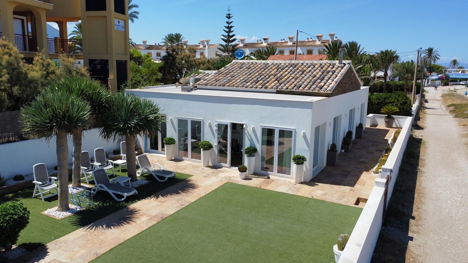 3 bedroom Villa for sale in Denia - € 895,000 (Ref: 4612557)