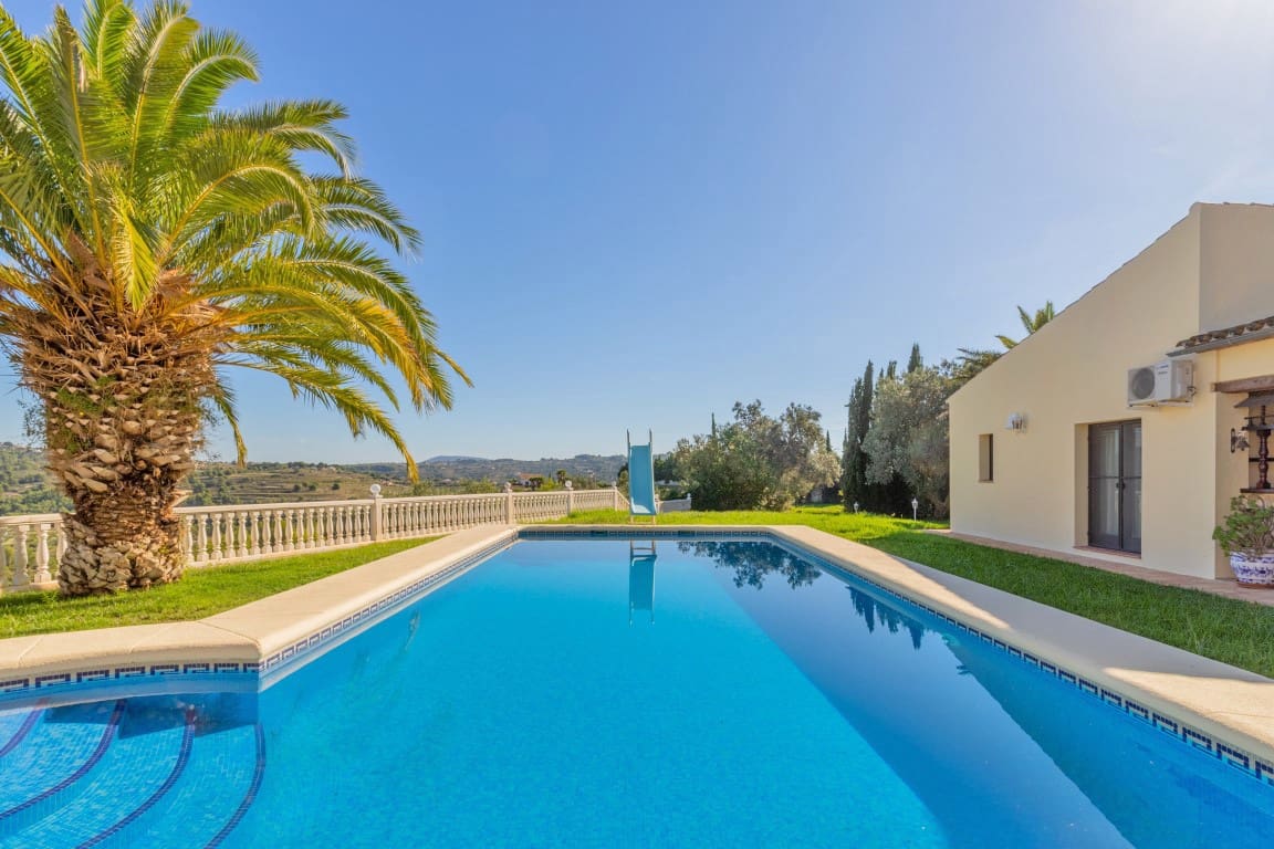 7 bedroom Villa for sale in Benissa with pool garage - € 995,000 (Ref: 4612572)