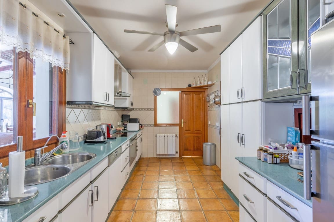 7 bedroom Villa for sale in Benissa with pool garage - € 995,000 (Ref: 4612572)