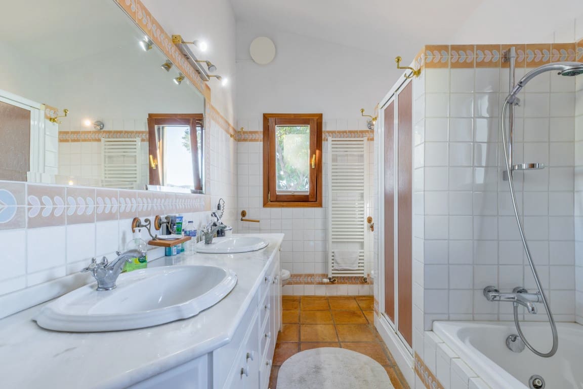 7 bedroom Villa for sale in Benissa with pool garage - € 995,000 (Ref: 4612572)