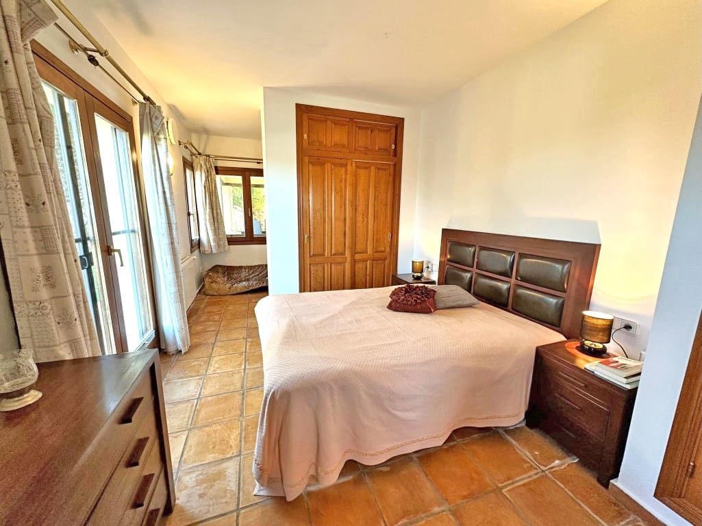 7 bedroom Villa for sale in Benissa with pool garage - € 995,000 (Ref: 4612572)