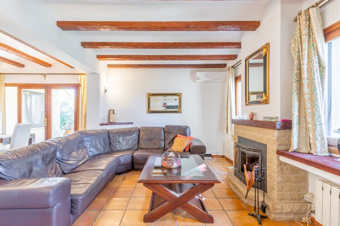 7 bedroom Villa for sale in Benissa with pool garage - € 995,000 (Ref: 4612572)